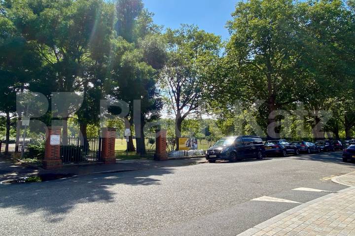 larger than average period conversion with separate kitchen diner  Hicks Street, Surrey Quays